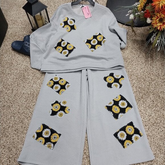 Double Take Pants - 3698 Size XL Double Take NWT 2 piece Upcycled Quilted Look Grey with Black Daisy